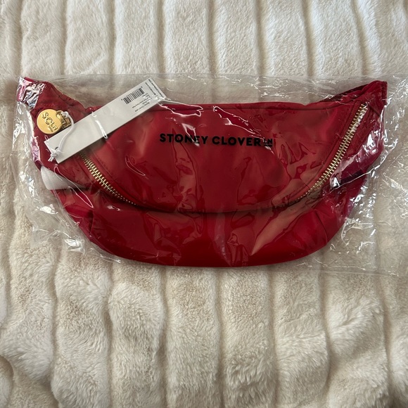 NWT Stoney Clover Ruby Jumbo Fanny Pack - Picture 1 of 2